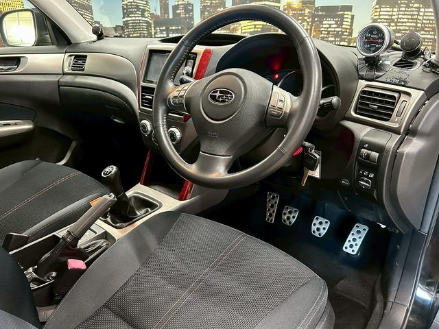 フォレスター 2.0XT (禁煙車)(5速MT)(タイミングベルト交換済み)(4WD)(クルコン)(HIDヘッドライト)(パワーシート)(フルフラット)(シートヒーター)(フロント&リアフォグランプ)(純正17インチAW)(62枚目)