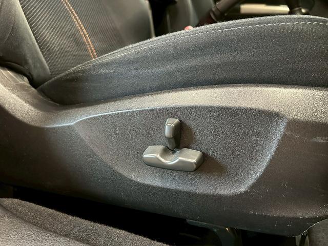 フォレスター 2.0XT (禁煙車)(5速MT)(タイミングベルト交換済み)(4WD)(クルコン)(HIDヘッドライト)(パワーシート)(フルフラット)(シートヒーター)(フロント&リアフォグランプ)(純正17インチAW)(63枚目)