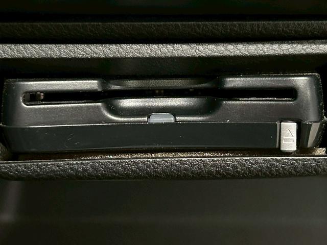 フォレスター プレミアム (禁煙車)(4WD)(半黒革)(メーカーSDナビ)(バック&サイドカメラ)(レーダークルーズコントロール)(パドルシフト)(パワーシート)(シートヒーター)(フルフラット)(純正18インチナビ)(11枚目)