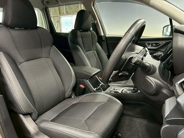 フォレスター プレミアム (禁煙車)(4WD)(半黒革)(メーカーSDナビ)(バック&サイドカメラ)(レーダークルーズコントロール)(パドルシフト)(パワーシート)(シートヒーター)(フルフラット)(純正18インチナビ)(14枚目)