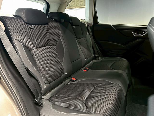 フォレスター プレミアム (禁煙車)(4WD)(半黒革)(メーカーSDナビ)(バック&サイドカメラ)(レーダークルーズコントロール)(パドルシフト)(パワーシート)(シートヒーター)(フルフラット)(純正18インチナビ)(15枚目)