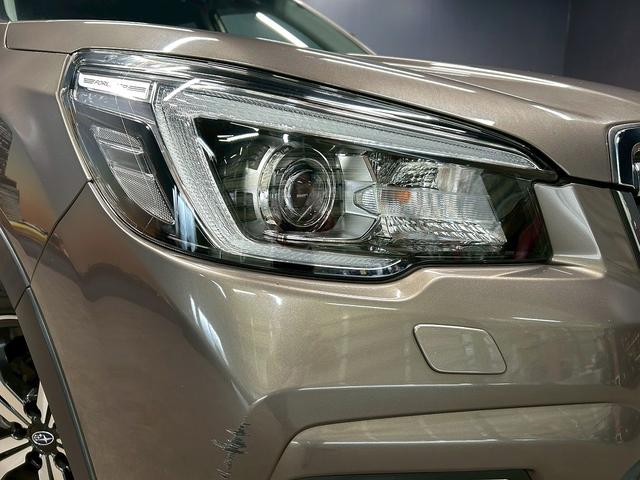 フォレスター プレミアム (禁煙車)(4WD)(半黒革)(メーカーSDナビ)(バック&サイドカメラ)(レーダークルーズコントロール)(パドルシフト)(パワーシート)(シートヒーター)(フルフラット)(純正18インチナビ)(16枚目)