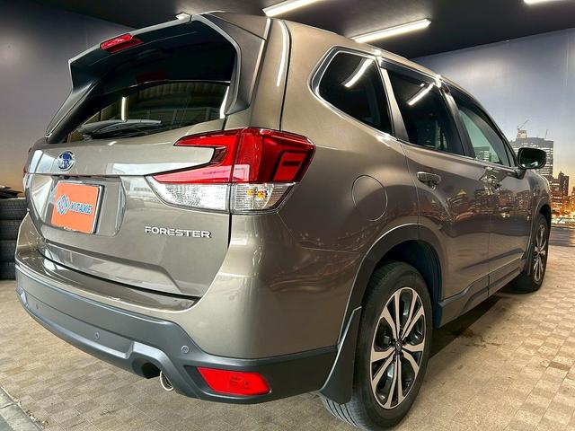 フォレスター プレミアム (禁煙車)(4WD)(半黒革)(メーカーSDナビ)(バック&サイドカメラ)(レーダークルーズコントロール)(パドルシフト)(パワーシート)(シートヒーター)(フルフラット)(純正18インチナビ)(21枚目)