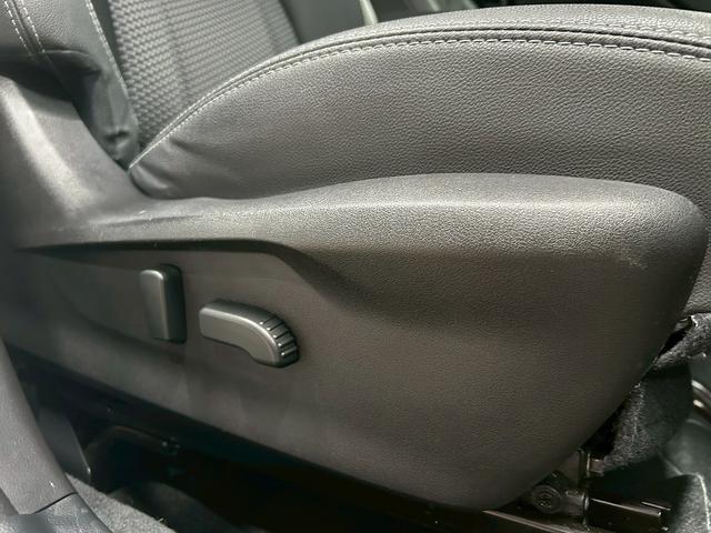フォレスター プレミアム (禁煙車)(4WD)(半黒革)(メーカーSDナビ)(バック&サイドカメラ)(レーダークルーズコントロール)(パドルシフト)(パワーシート)(シートヒーター)(フルフラット)(純正18インチナビ)(33枚目)
