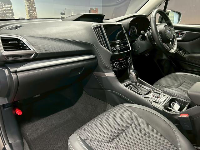 フォレスター プレミアム (禁煙車)(4WD)(半黒革)(メーカーSDナビ)(バック&サイドカメラ)(レーダークルーズコントロール)(パドルシフト)(パワーシート)(シートヒーター)(フルフラット)(純正18インチナビ)(57枚目)