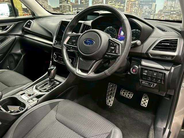 フォレスター プレミアム (禁煙車)(4WD)(半黒革)(メーカーSDナビ)(バック&サイドカメラ)(レーダークルーズコントロール)(パドルシフト)(パワーシート)(シートヒーター)(フルフラット)(純正18インチナビ)(65枚目)