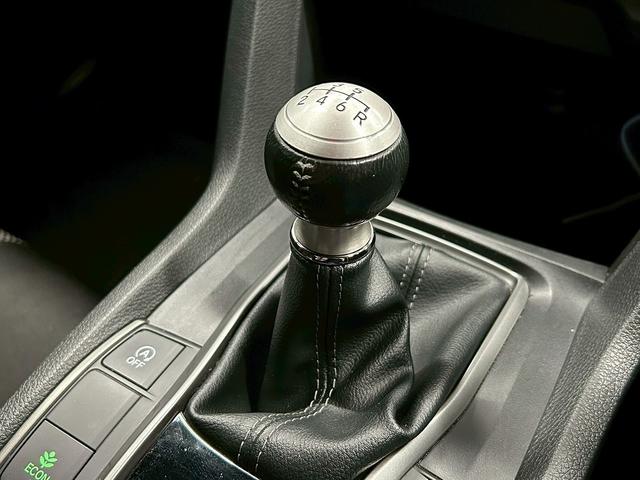 シビック ハッチバック (禁煙車)(6速MT)(黒半革)(ホンダセンシング)(純正SDナビ)(LEDヘッドライト)(フロントフォグ)(バックカメラ)(プッシュスタート&スマートキー)(パワーシート)(純正18インチAW)(8枚目)