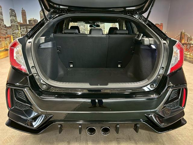 シビック ハッチバック (禁煙車)(6速MT)(黒半革)(ホンダセンシング)(純正SDナビ)(LEDヘッドライト)(フロントフォグ)(バックカメラ)(プッシュスタート&スマートキー)(パワーシート)(純正18インチAW)(11枚目)
