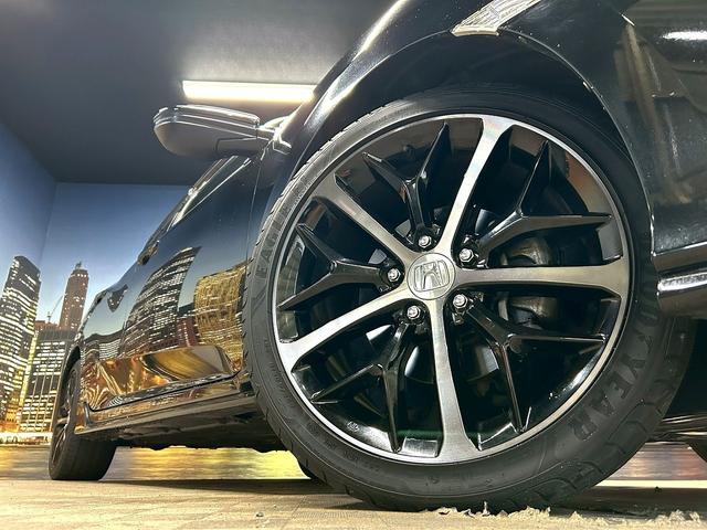 シビック ハッチバック (禁煙車)(6速MT)(黒半革)(ホンダセンシング)(純正SDナビ)(LEDヘッドライト)(フロントフォグ)(バックカメラ)(プッシュスタート&スマートキー)(パワーシート)(純正18インチAW)(15枚目)
