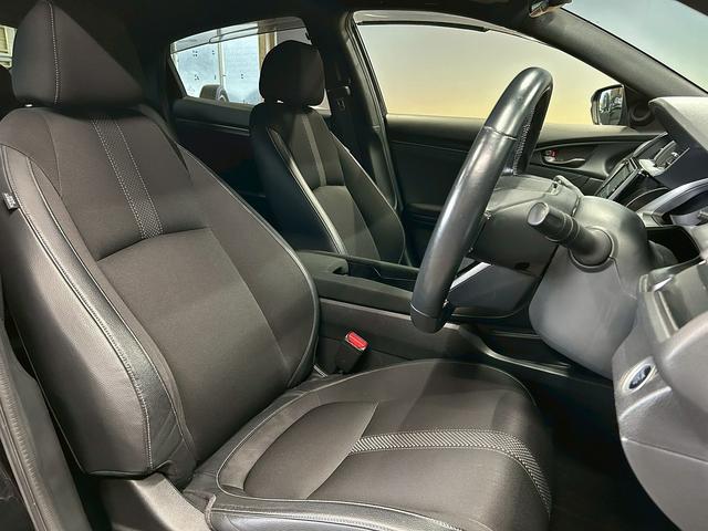 シビック ハッチバック (禁煙車)(6速MT)(黒半革)(ホンダセンシング)(純正SDナビ)(LEDヘッドライト)(フロントフォグ)(バックカメラ)(プッシュスタート&スマートキー)(パワーシート)(純正18インチAW)(16枚目)