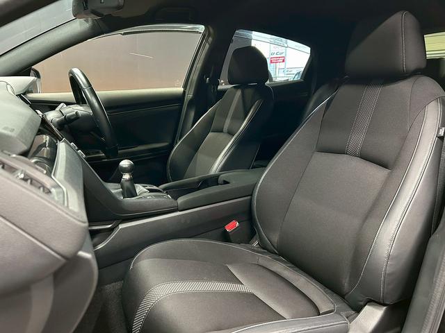 シビック ハッチバック (禁煙車)(6速MT)(黒半革)(ホンダセンシング)(純正SDナビ)(LEDヘッドライト)(フロントフォグ)(バックカメラ)(プッシュスタート&スマートキー)(パワーシート)(純正18インチAW)(35枚目)