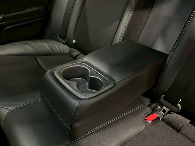 シビック ハッチバック (禁煙車)(6速MT)(黒半革)(ホンダセンシング)(純正SDナビ)(LEDヘッドライト)(フロントフォグ)(バックカメラ)(プッシュスタート&スマートキー)(パワーシート)(純正18インチAW)(37枚目)