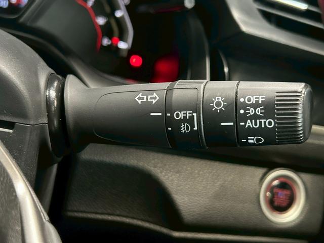 シビック ハッチバック (禁煙車)(6速MT)(黒半革)(ホンダセンシング)(純正SDナビ)(LEDヘッドライト)(フロントフォグ)(バックカメラ)(プッシュスタート&スマートキー)(パワーシート)(純正18インチAW)(38枚目)