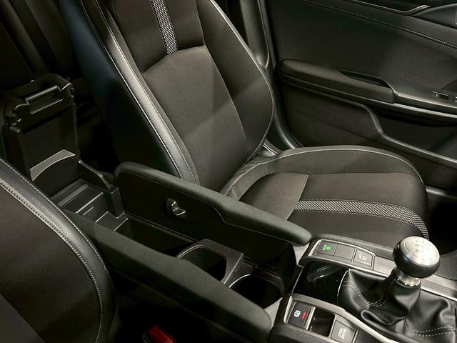 シビック ハッチバック (禁煙車)(6速MT)(黒半革)(ホンダセンシング)(純正SDナビ)(LEDヘッドライト)(フロントフォグ)(バックカメラ)(プッシュスタート&スマートキー)(パワーシート)(純正18インチAW)(43枚目)