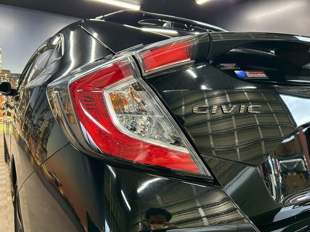 シビック ハッチバック (禁煙車)(6速MT)(黒半革)(ホンダセンシング)(純正SDナビ)(LEDヘッドライト)(フロントフォグ)(バックカメラ)(プッシュスタート&スマートキー)(パワーシート)(純正18インチAW)(44枚目)