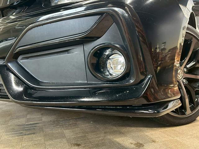 シビック ハッチバック (禁煙車)(6速MT)(黒半革)(ホンダセンシング)(純正SDナビ)(LEDヘッドライト)(フロントフォグ)(バックカメラ)(プッシュスタート&スマートキー)(パワーシート)(純正18インチAW)(46枚目)