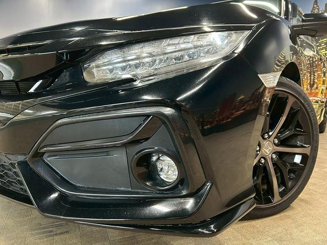 シビック ハッチバック (禁煙車)(6速MT)(黒半革)(ホンダセンシング)(純正SDナビ)(LEDヘッドライト)(フロントフォグ)(バックカメラ)(プッシュスタート&スマートキー)(パワーシート)(純正18インチAW)(49枚目)