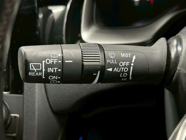 シビック ハッチバック (禁煙車)(6速MT)(黒半革)(ホンダセンシング)(純正SDナビ)(LEDヘッドライト)(フロントフォグ)(バックカメラ)(プッシュスタート&スマートキー)(パワーシート)(純正18インチAW)(60枚目)