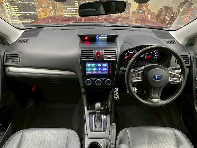 フォレスター 2.0XT アイサイト (禁煙車)(アイサイト)(黒本革)(4WD)(純正HDDナビ)(レーダークルーズ)(パドルシフト)(バックカメラ)(シートヒーター)(フォグライト)(ETC)(パワーシート)(純正18インチAW)(5枚目)