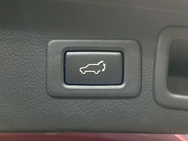 フォレスター 2.0XT アイサイト (禁煙車)(アイサイト)(黒本革)(4WD)(純正HDDナビ)(レーダークルーズ)(パドルシフト)(バックカメラ)(シートヒーター)(フォグライト)(ETC)(パワーシート)(純正18インチAW)(12枚目)