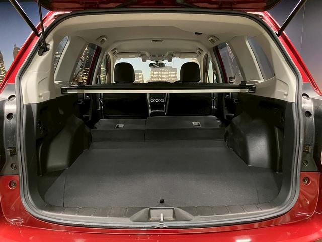 フォレスター 2.0XT アイサイト (禁煙車)(アイサイト)(黒本革)(4WD)(純正HDDナビ)(レーダークルーズ)(パドルシフト)(バックカメラ)(シートヒーター)(フォグライト)(ETC)(パワーシート)(純正18インチAW)(14枚目)