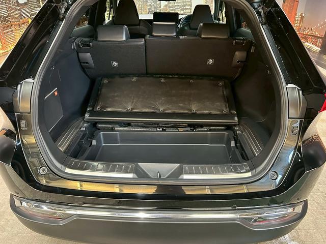 ハリアーハイブリッド Ｚ　（禁煙車）（全周囲カメラ）（黒半革）（メーカーメモリナビ）（レーダークルーズ）（ＬＥＤヘッドライト）（プッシュスタート＆スマートキー）（オートライト）（クリアランスソナー）（ＥＴＣ）（純正１９インチ）（16枚目）