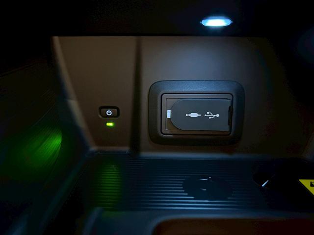 ハリアーハイブリッド Ｚ　（禁煙車）（全周囲カメラ）（黒半革）（メーカーメモリナビ）（レーダークルーズ）（ＬＥＤヘッドライト）（プッシュスタート＆スマートキー）（オートライト）（クリアランスソナー）（ＥＴＣ）（純正１９インチ）（30枚目）