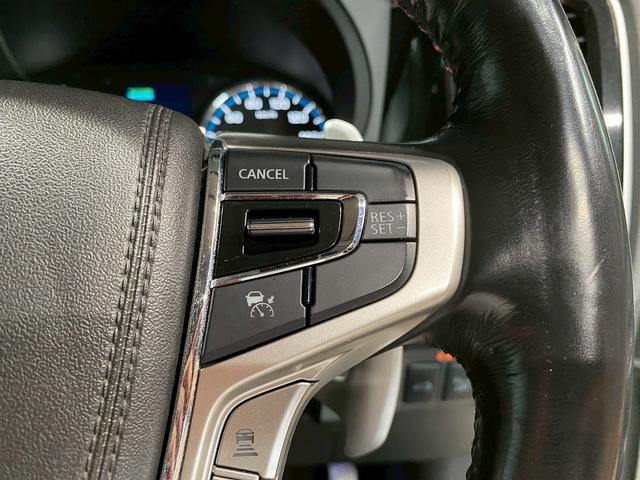 アウトランダーPHEV Gナビパッケージ (禁煙車)(4WD)(純正SDナビ)(全周囲カメラ)(黒半革)(レーダークルーズ)(LEDヘッドライト)(クリアランスソナー)(パワーシート)(シートヒーター)(パドルシフト)(純正18インチAW)(9枚目)