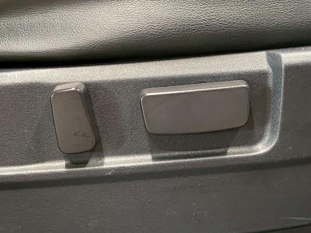 アウトランダーPHEV Gナビパッケージ (禁煙車)(4WD)(純正SDナビ)(全周囲カメラ)(黒半革)(レーダークルーズ)(LEDヘッドライト)(クリアランスソナー)(パワーシート)(シートヒーター)(パドルシフト)(純正18インチAW)(13枚目)