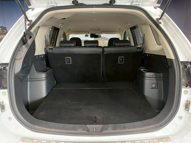 アウトランダーPHEV Gナビパッケージ (禁煙車)(4WD)(純正SDナビ)(全周囲カメラ)(黒半革)(レーダークルーズ)(LEDヘッドライト)(クリアランスソナー)(パワーシート)(シートヒーター)(パドルシフト)(純正18インチAW)(17枚目)