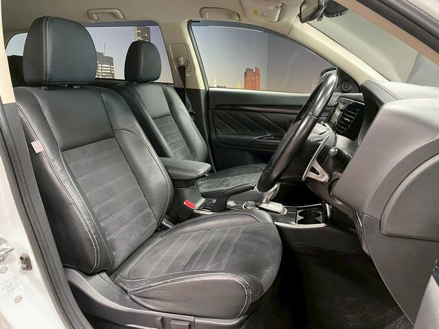 アウトランダーPHEV Gナビパッケージ (禁煙車)(4WD)(純正SDナビ)(全周囲カメラ)(黒半革)(レーダークルーズ)(LEDヘッドライト)(クリアランスソナー)(パワーシート)(シートヒーター)(パドルシフト)(純正18インチAW)(18枚目)