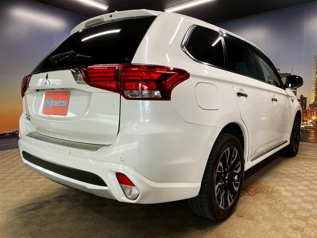 アウトランダーPHEV Gナビパッケージ (禁煙車)(4WD)(純正SDナビ)(全周囲カメラ)(黒半革)(レーダークルーズ)(LEDヘッドライト)(クリアランスソナー)(パワーシート)(シートヒーター)(パドルシフト)(純正18インチAW)(25枚目)