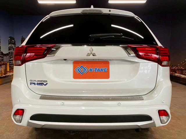 アウトランダーPHEV Gナビパッケージ (禁煙車)(4WD)(純正SDナビ)(全周囲カメラ)(黒半革)(レーダークルーズ)(LEDヘッドライト)(クリアランスソナー)(パワーシート)(シートヒーター)(パドルシフト)(純正18インチAW)(26枚目)
