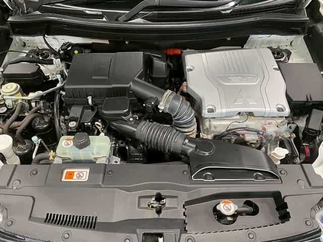 アウトランダーPHEV Gナビパッケージ (禁煙車)(4WD)(純正SDナビ)(全周囲カメラ)(黒半革)(レーダークルーズ)(LEDヘッドライト)(クリアランスソナー)(パワーシート)(シートヒーター)(パドルシフト)(純正18インチAW)(37枚目)