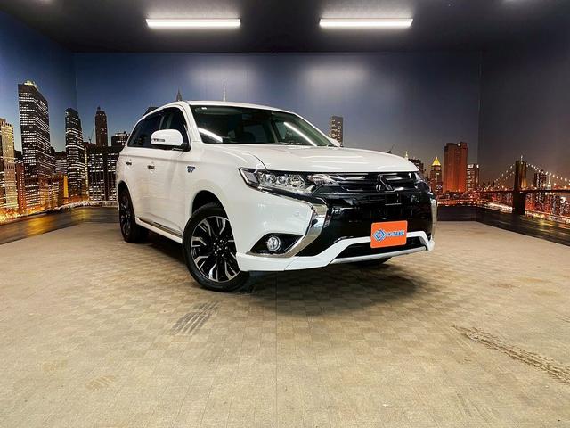 アウトランダーPHEV Gナビパッケージ (禁煙車)(4WD)(純正SDナビ)(全周囲カメラ)(黒半革)(レーダークルーズ)(LEDヘッドライト)(クリアランスソナー)(パワーシート)(シートヒーター)(パドルシフト)(純正18インチAW)(44枚目)