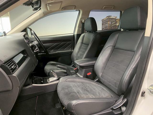アウトランダーPHEV Gナビパッケージ (禁煙車)(4WD)(純正SDナビ)(全周囲カメラ)(黒半革)(レーダークルーズ)(LEDヘッドライト)(クリアランスソナー)(パワーシート)(シートヒーター)(パドルシフト)(純正18インチAW)(47枚目)