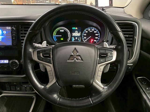 アウトランダーPHEV Gナビパッケージ (禁煙車)(4WD)(純正SDナビ)(全周囲カメラ)(黒半革)(レーダークルーズ)(LEDヘッドライト)(クリアランスソナー)(パワーシート)(シートヒーター)(パドルシフト)(純正18インチAW)(57枚目)