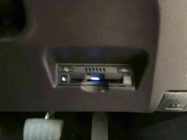 プリウスPHV Sナビパッケージ (禁煙車)(1オーナー)(後期型)(純正11.6インチナビ)(全周囲カメラ)(レーダークルーズ)(パーキングサポート)(プリクラッシュ)(クリアランスソナー)(ETC2.0)(純正18インチAW)(9枚目)