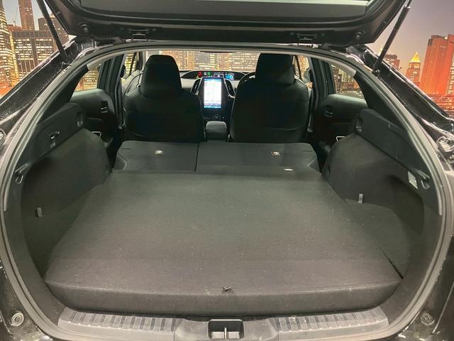 プリウスPHV Sナビパッケージ (禁煙車)(1オーナー)(後期型)(純正11.6インチナビ)(全周囲カメラ)(レーダークルーズ)(パーキングサポート)(プリクラッシュ)(クリアランスソナー)(ETC2.0)(純正18インチAW)(11枚目)