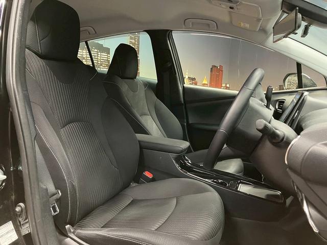 プリウスPHV Sナビパッケージ (禁煙車)(1オーナー)(後期型)(純正11.6インチナビ)(全周囲カメラ)(レーダークルーズ)(パーキングサポート)(プリクラッシュ)(クリアランスソナー)(ETC2.0)(純正18インチAW)(12枚目)