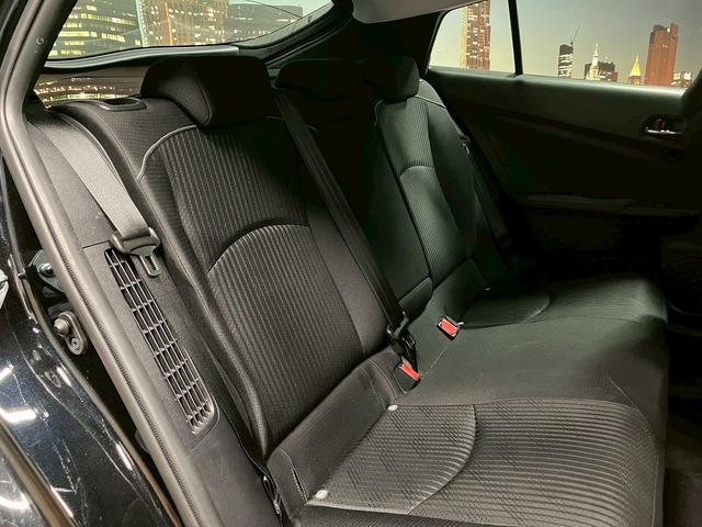 プリウスPHV Sナビパッケージ (禁煙車)(1オーナー)(後期型)(純正11.6インチナビ)(全周囲カメラ)(レーダークルーズ)(パーキングサポート)(プリクラッシュ)(クリアランスソナー)(ETC2.0)(純正18インチAW)(13枚目)