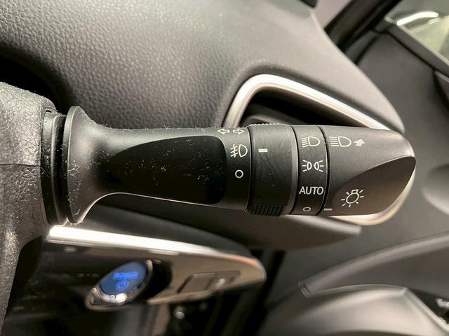 プリウスPHV Sナビパッケージ (禁煙車)(1オーナー)(後期型)(純正11.6インチナビ)(全周囲カメラ)(レーダークルーズ)(パーキングサポート)(プリクラッシュ)(クリアランスソナー)(ETC2.0)(純正18インチAW)(30枚目)