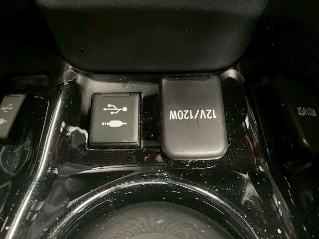 プリウスPHV Sナビパッケージ (禁煙車)(1オーナー)(後期型)(純正11.6インチナビ)(全周囲カメラ)(レーダークルーズ)(パーキングサポート)(プリクラッシュ)(クリアランスソナー)(ETC2.0)(純正18インチAW)(31枚目)