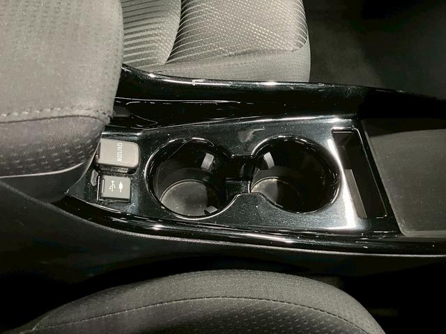 プリウスPHV Sナビパッケージ (禁煙車)(1オーナー)(後期型)(純正11.6インチナビ)(全周囲カメラ)(レーダークルーズ)(パーキングサポート)(プリクラッシュ)(クリアランスソナー)(ETC2.0)(純正18インチAW)(36枚目)