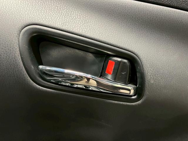 プリウスPHV Sナビパッケージ (禁煙車)(1オーナー)(後期型)(純正11.6インチナビ)(全周囲カメラ)(レーダークルーズ)(パーキングサポート)(プリクラッシュ)(クリアランスソナー)(ETC2.0)(純正18インチAW)(43枚目)