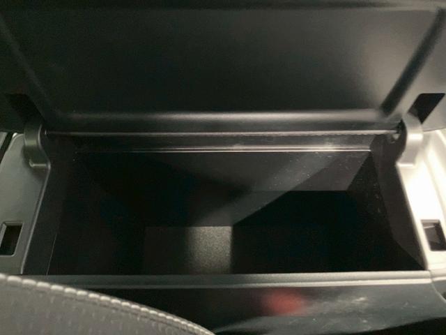 プリウスPHV Sナビパッケージ (禁煙車)(1オーナー)(後期型)(純正11.6インチナビ)(全周囲カメラ)(レーダークルーズ)(パーキングサポート)(プリクラッシュ)(クリアランスソナー)(ETC2.0)(純正18インチAW)(44枚目)