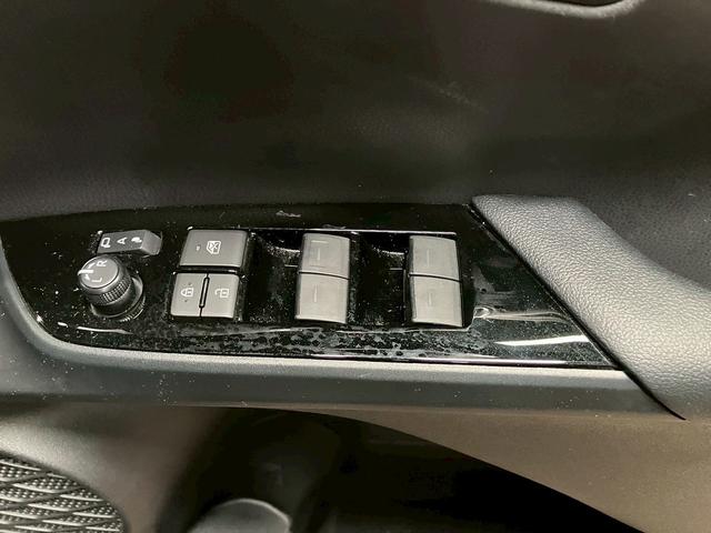 プリウスPHV Sナビパッケージ (禁煙車)(1オーナー)(後期型)(純正11.6インチナビ)(全周囲カメラ)(レーダークルーズ)(パーキングサポート)(プリクラッシュ)(クリアランスソナー)(ETC2.0)(純正18インチAW)(60枚目)