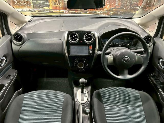 ノート X DIG-S (禁煙車)(純正SDナビ)(バックカメラ)(HIDヘッドライト)(アイドリングストップ)(スマートキー&プッシュスタート)(フルセグTV)(スペアタイヤ)(ETC)(社外14インチAW)(5枚目)