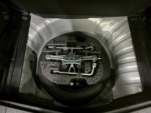 ノート X DIG-S (禁煙車)(純正SDナビ)(バックカメラ)(HIDヘッドライト)(アイドリングストップ)(スマートキー&プッシュスタート)(フルセグTV)(スペアタイヤ)(ETC)(社外14インチAW)(40枚目)