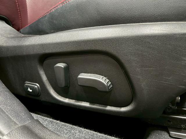 レヴォーグ 2.0STIスポーツアイサイト (禁煙車)(4WD)(レーダークルーズ)(赤本革)(レーンキープ)(アイサイト)(フルフラット)(パドルシフト)(ビルドインETC)(パワーシート)(シートメモリ)(BSM)(純正18インチAW)(14枚目)